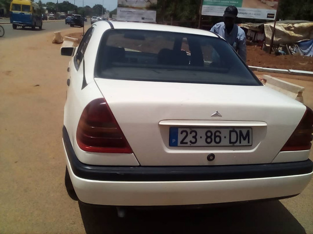 Mercedes-Benz C-Class, Carros, Bissau