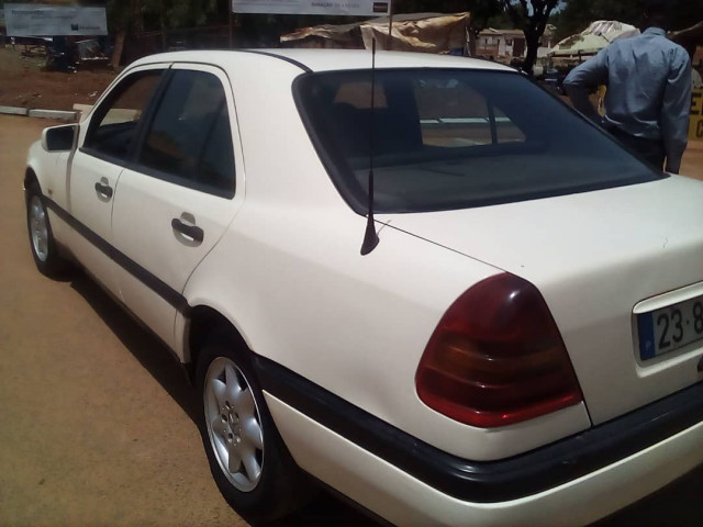 Mercedes-Benz C-Class, Carros, Bissau