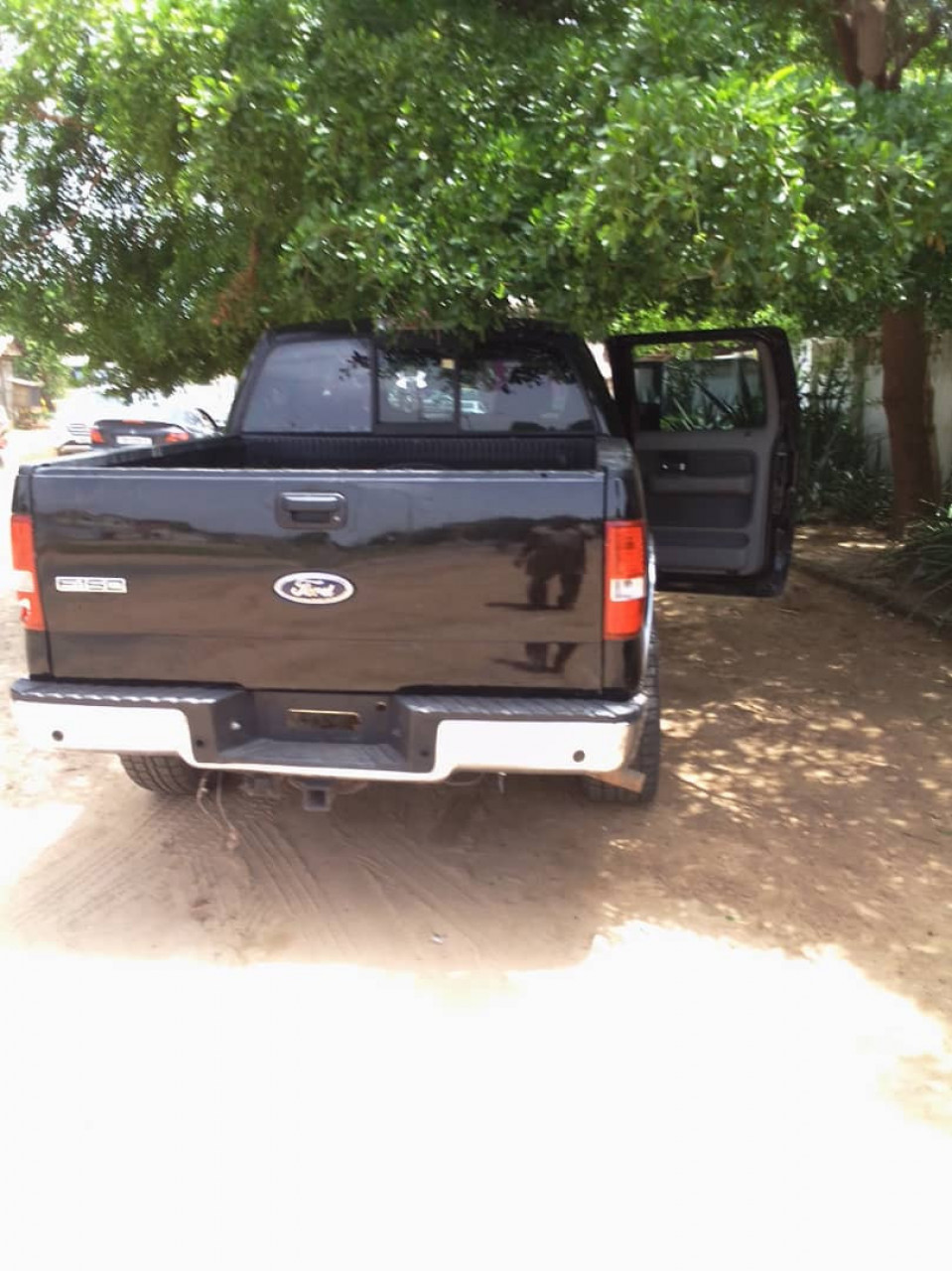Ford Tundra, Carros, Bissau