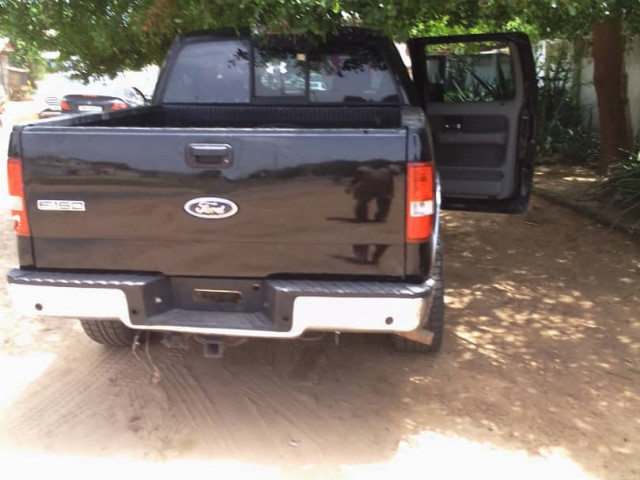 Ford Tundra, Carros, Bissau
