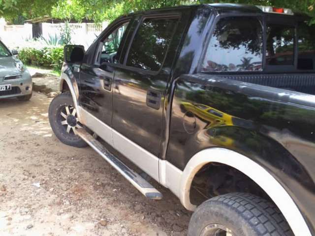 Ford Tundra, Carros, Bissau