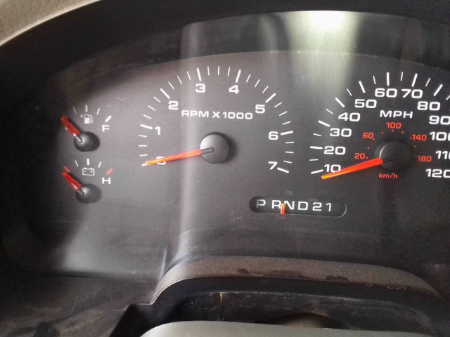 Ford Tundra, Carros, Bissau