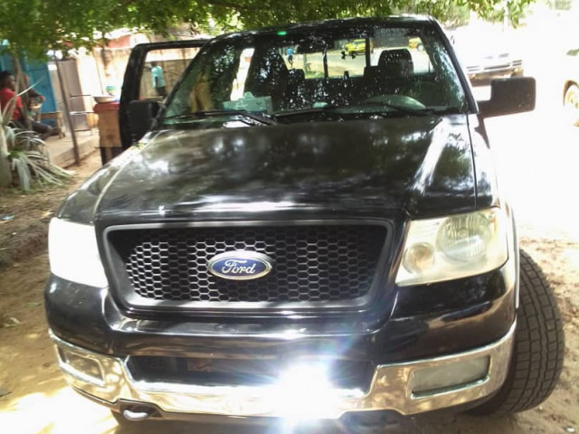 Ford Tundra, Carros, Bissau