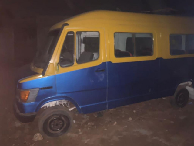 Mercedes-Benz TN Diferentes, Camiões - Autocarros, Bissau