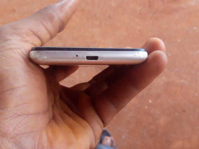 Tecno Pop 2, Telemóveis, Bissau
