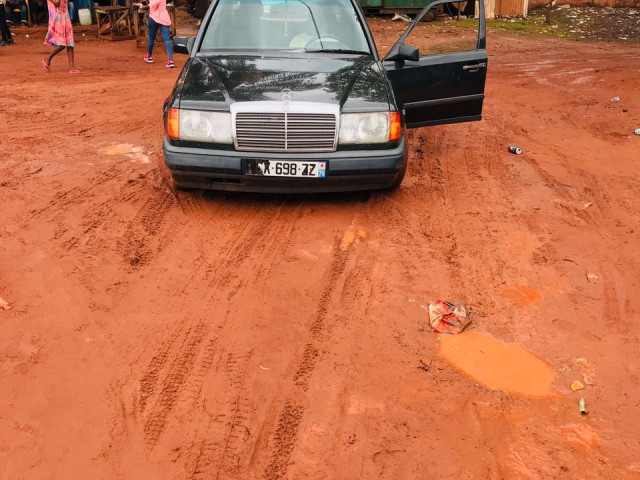 Mercedes-Benz C-Class, Carros, Bissau