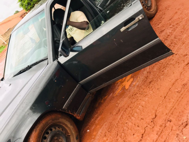 Mercedes-Benz C-Class, Carros, Bissau