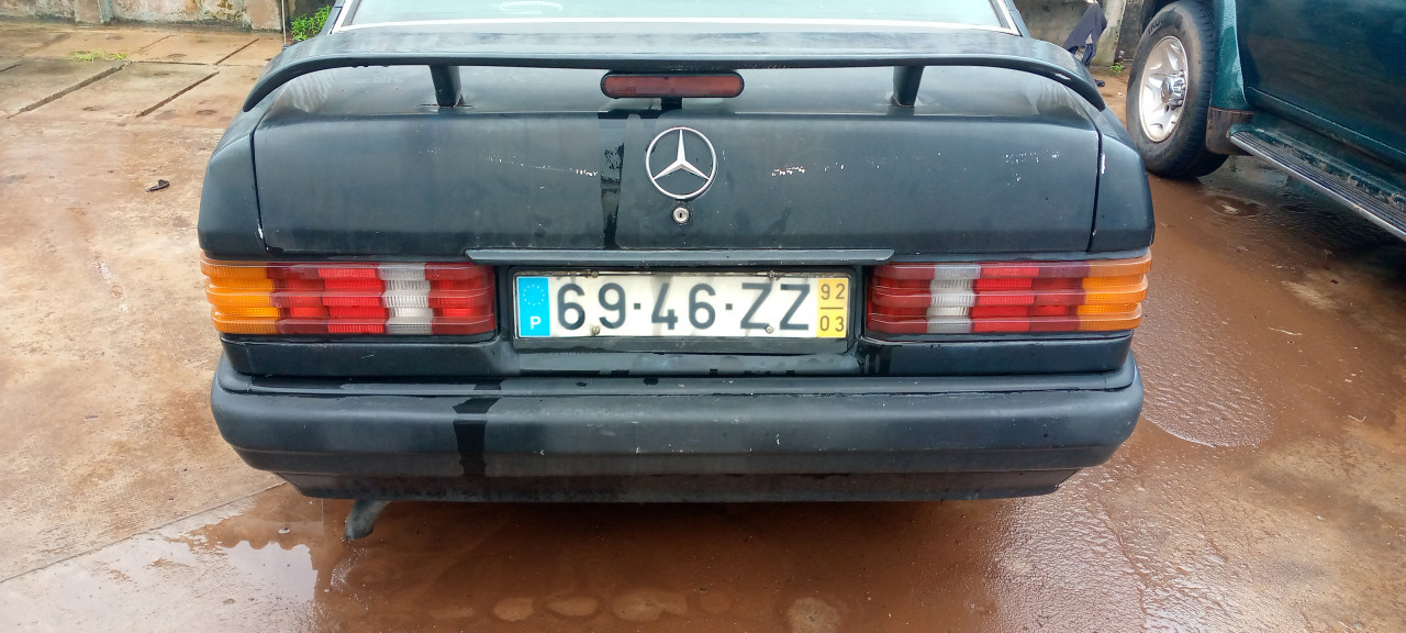 Mercedes Benz 190, Carros, Bissau