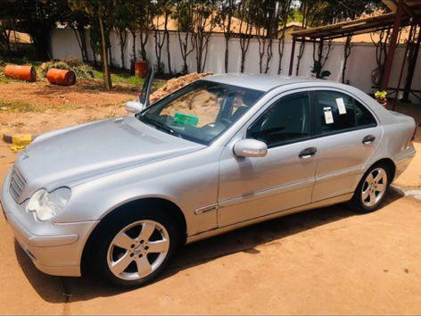 Mercedes-Benz C-Class, Carros, Bissau