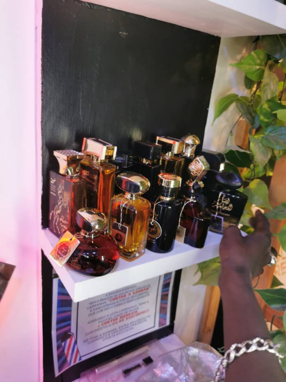 Different perfumes, Perfumes - Cosméticos, Bissau