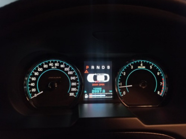 Jaguar XF, Carros, Bissau