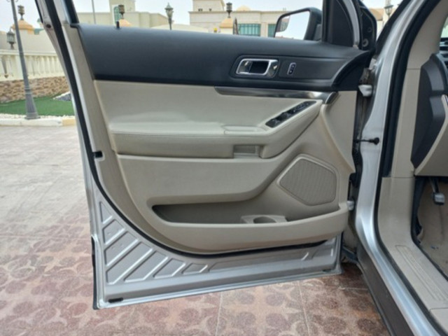 Ford Explorer, Carros, Bissau