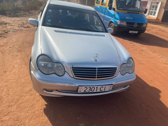 Mercedes-Benz C-Class, Carros, Bissau