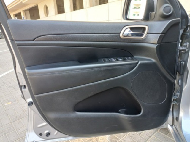 Jeep Grand Cherokee, Carros, Bissau